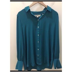 25. Sale!!!NWOT LOFT ladies shirt